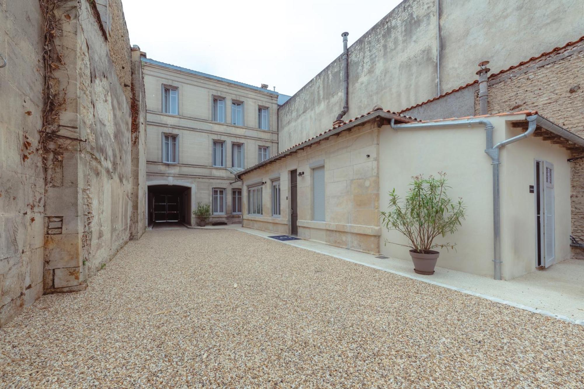 67 Victor Hugo Apartment Cognac Luaran gambar